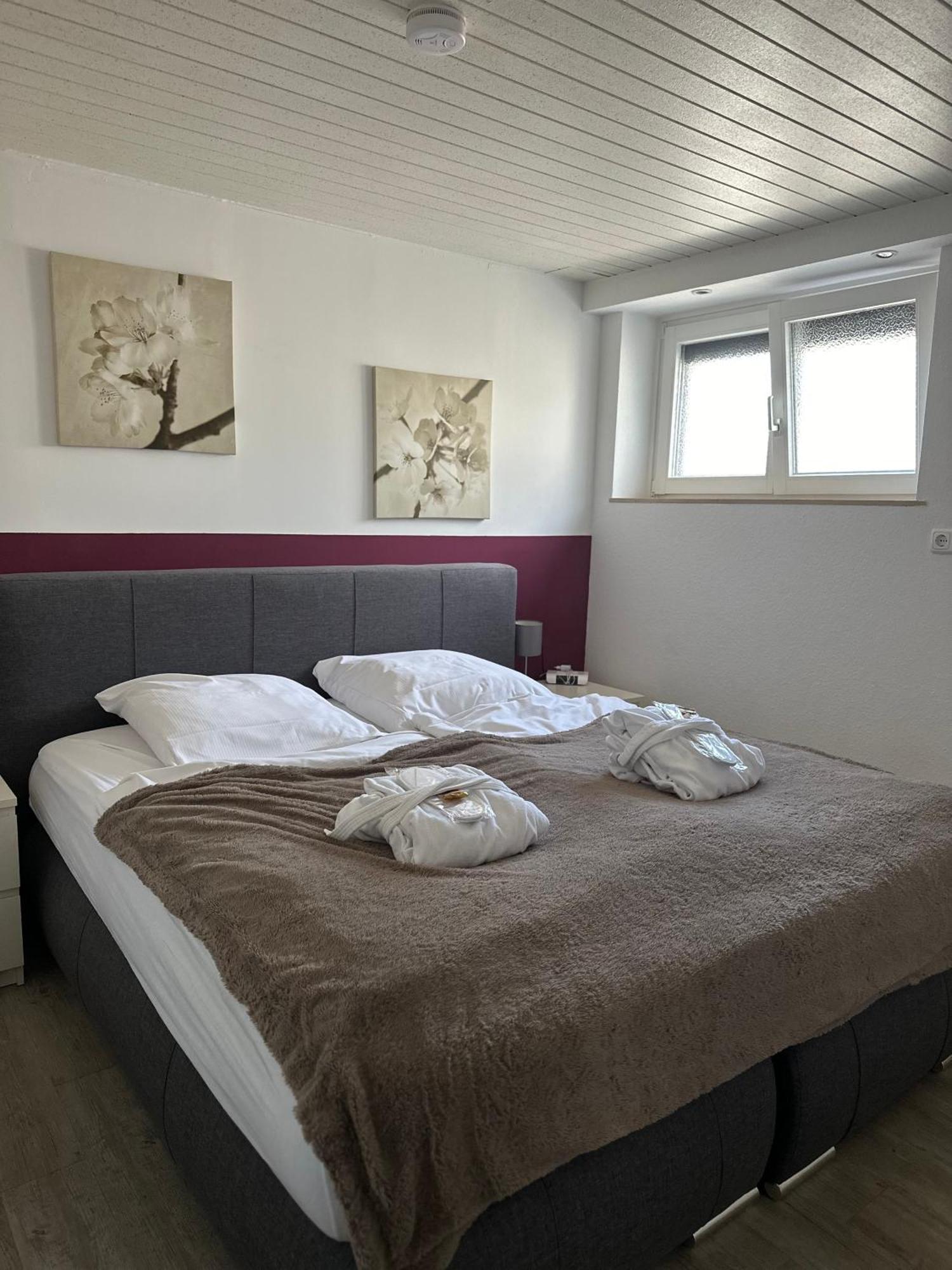 בראונפלס Ferienwohnung Schlossblick - 4 Sterne Sauna Pool Whirlpool Exklusiv מראה חיצוני תמונה