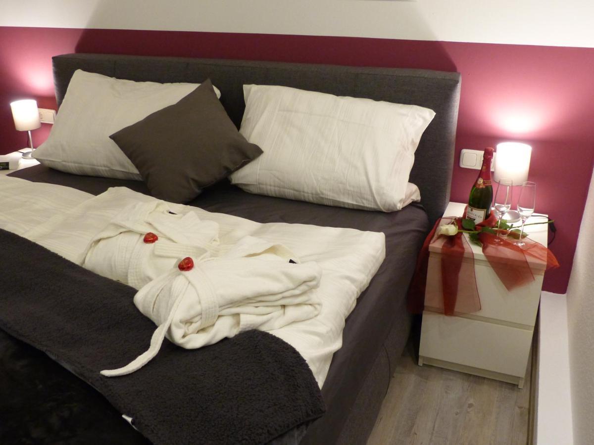 בראונפלס Ferienwohnung Schlossblick - 4 Sterne Sauna Pool Whirlpool Exklusiv מראה חיצוני תמונה